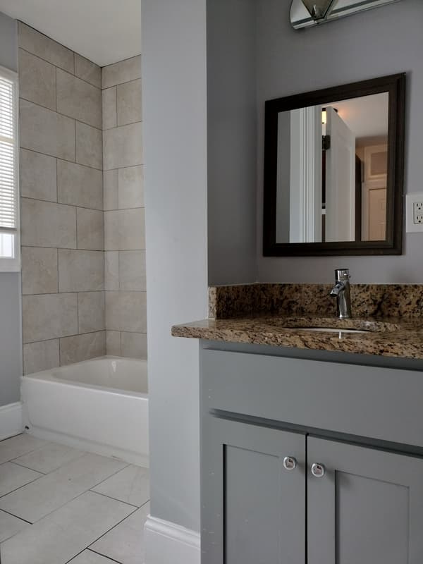 Chicago Condo: 7408 South Eberhart Avenue - 1R