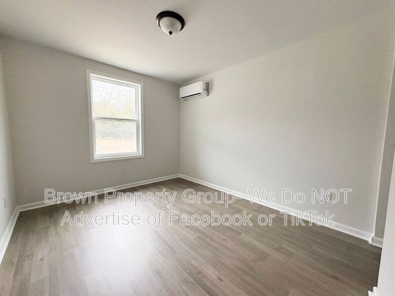 Fayetteville House: 213 Andy St