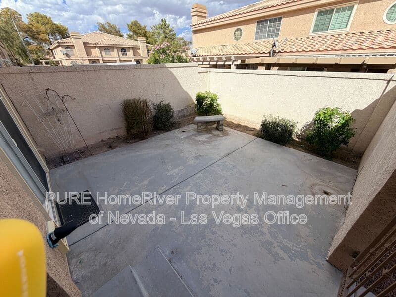 Henderson House: 2832 Mill Point Dr.