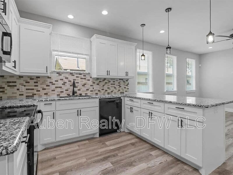 Denison House: 1104 W Elm Street