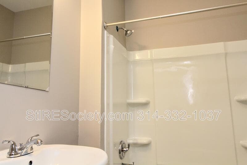 St. Louis Condo: 7615 S. Broadway #2F
