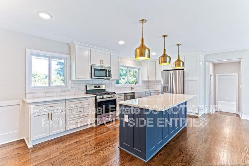 Fayetteville House: 315 Westview Dr.