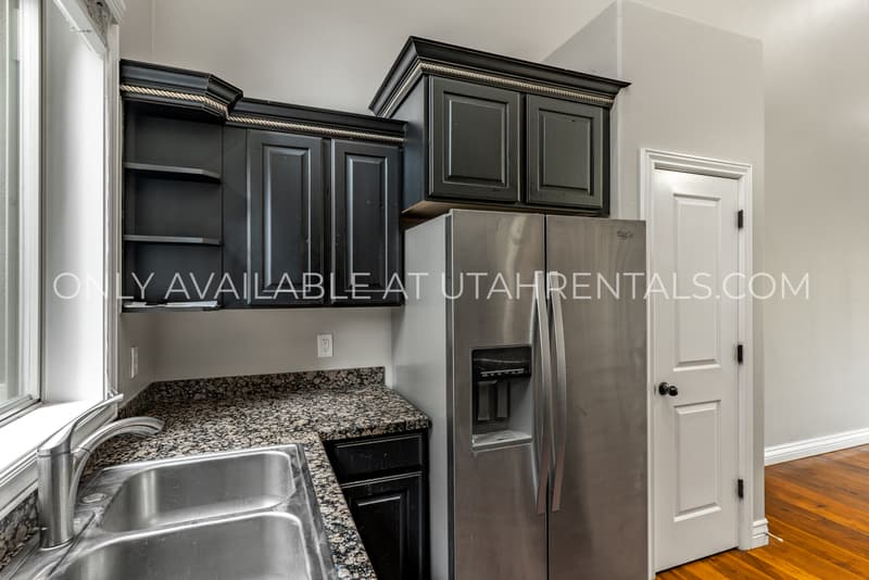 Orem House: 2032 West Golden Pond Way