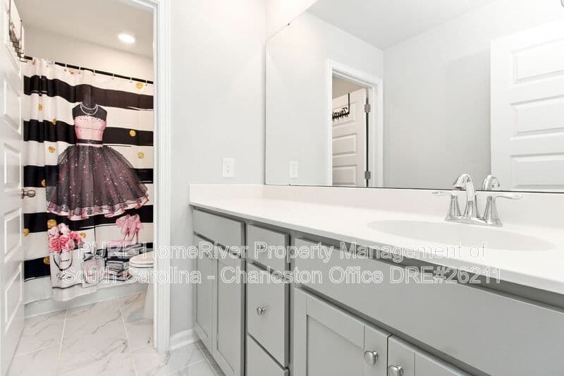 Summerville House: 476 Richfield Way