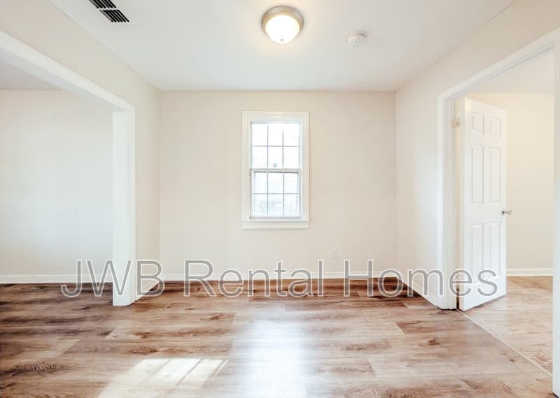 Jacksonville House: 2574 Commonwealth Ave