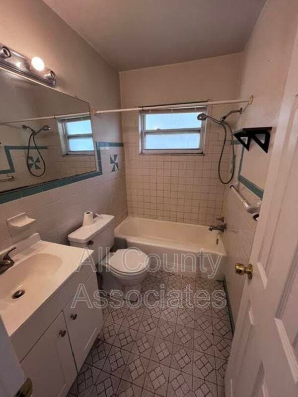 Port Richey House: 7027 Bougenville Dr