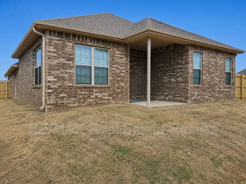 Bentonville House: 511 Melrose Pl