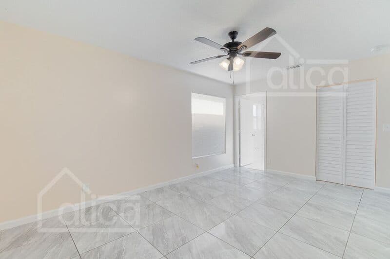 Riviera Beach House: 742 W 6th St