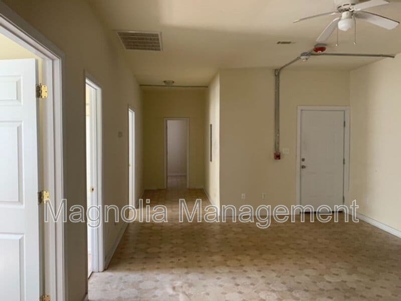 Henderson Condo: 516 N. Beckford Dr.