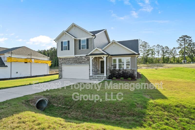 Four Oaks House: 482 Olivia Crossing Court