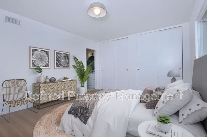 Santa Monica Condo: 834 4Th Street
