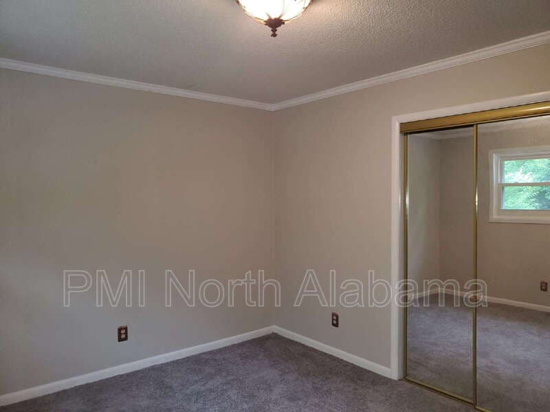 Huntsville House: 3017 Deerfield Rd NW
