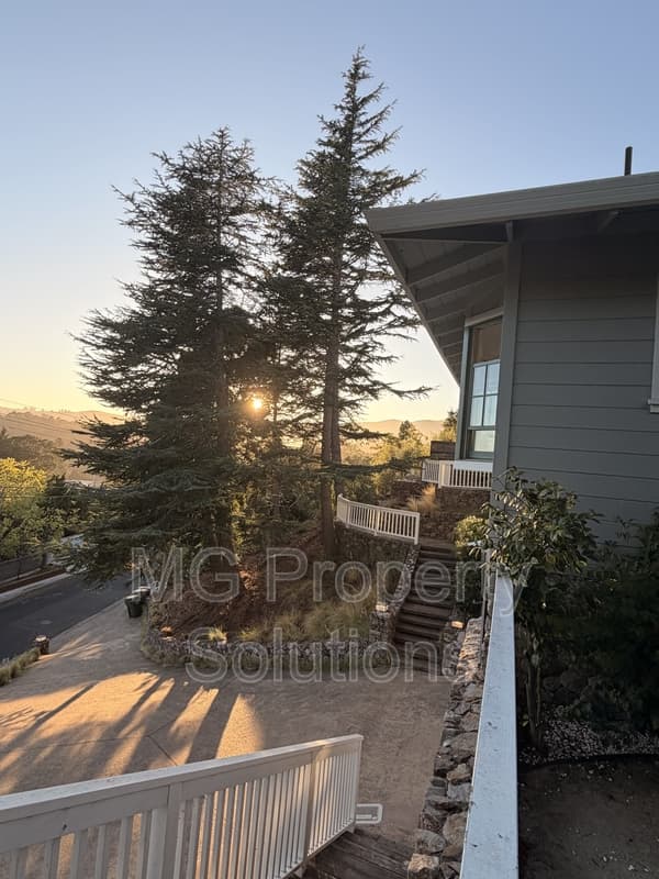 Mill Valley House: 74 Bay Vista Drive