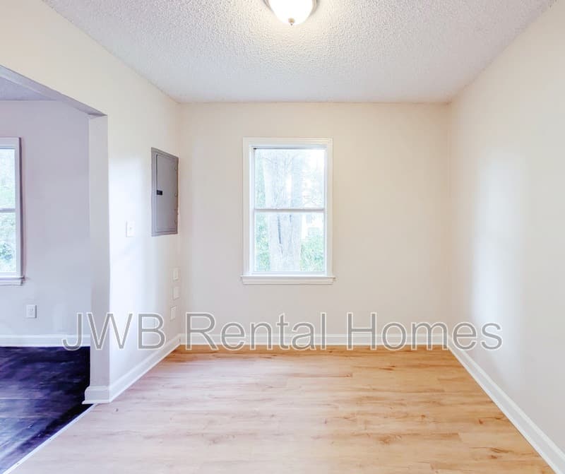 Jacksonville House: 3137 1st St W