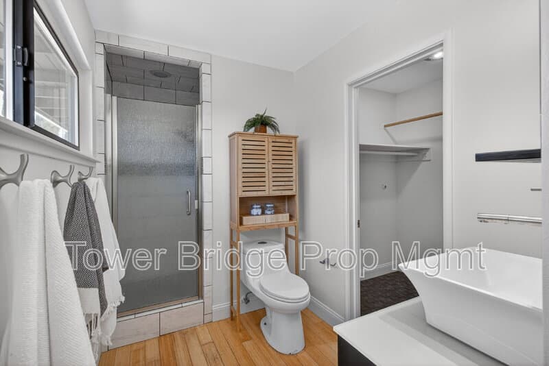Fair Oaks House: 3937 Orangewood Dr
