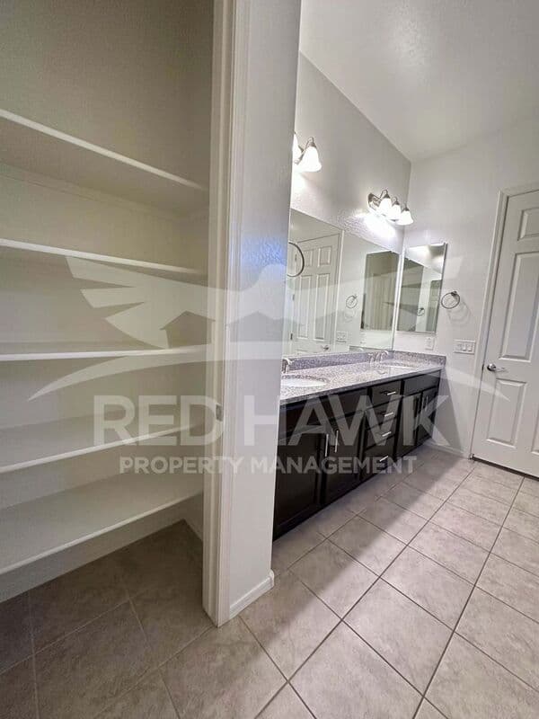 Gilbert House: 991 E Holland Park Dr