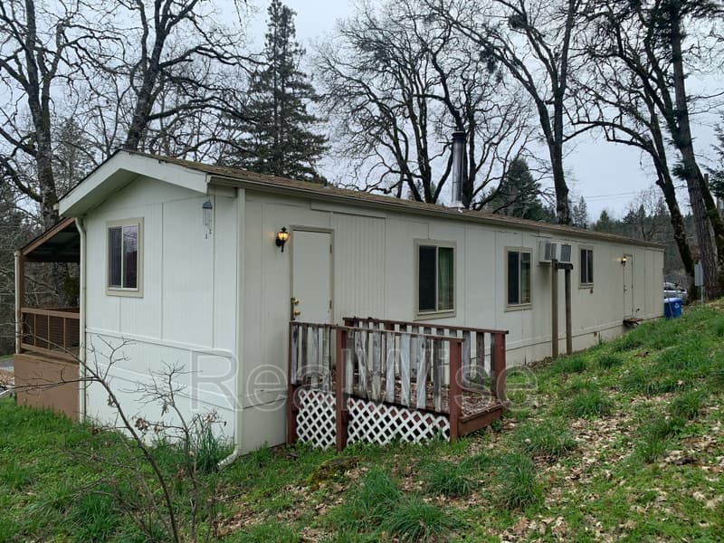 Grants Pass House: 4620 Redwood Ave