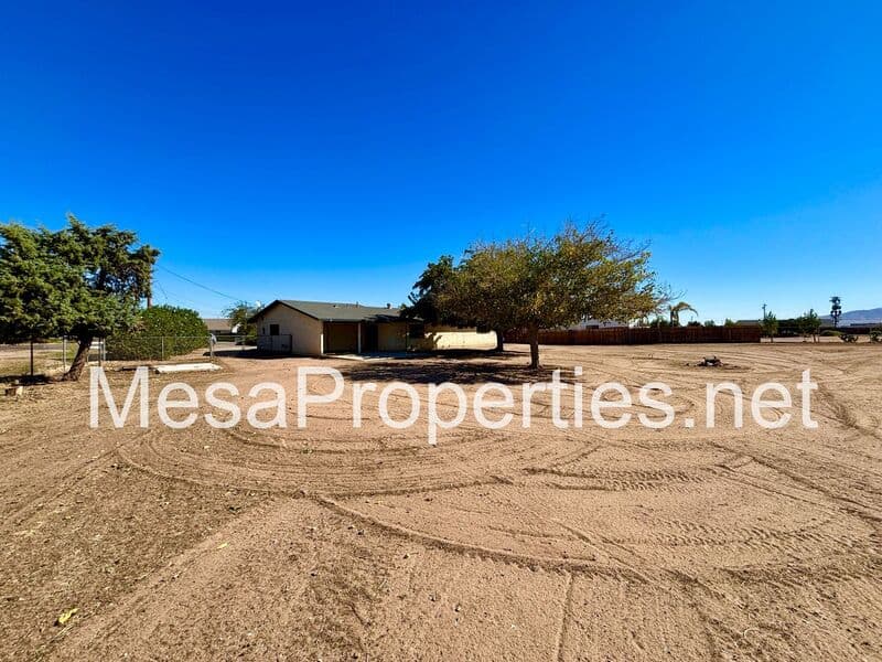 Hesperia House: 15019 Spruce St.