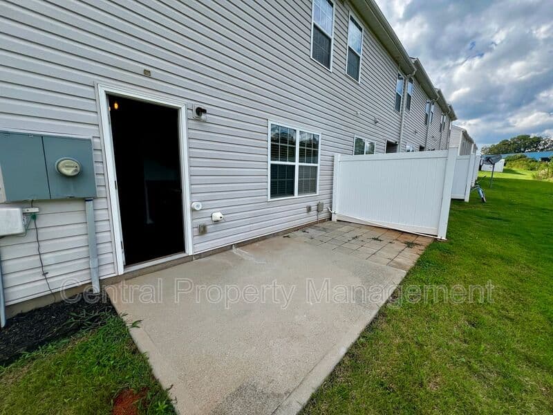 Greer House: 43 Moorlyn Lane