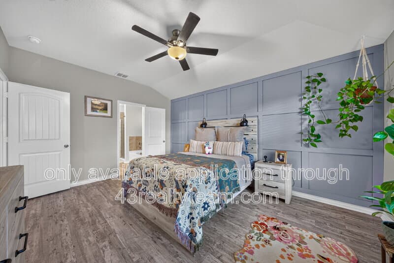 San Antonio House: 15562 Gray Catbird