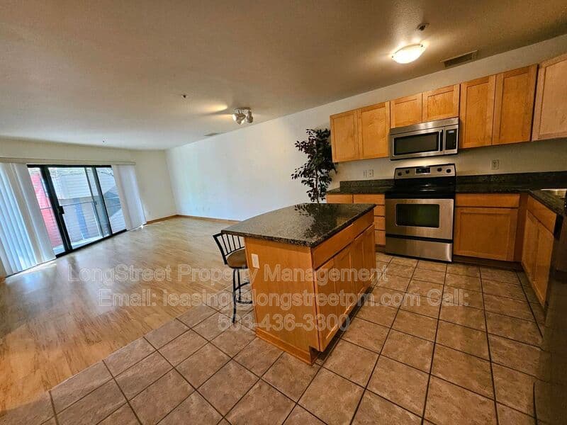Portland Condo: 720 NW Naito Pkwy D22