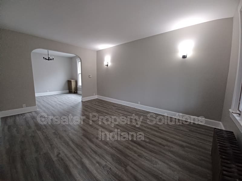 Whiting House: 1719 Sheridan AveLower