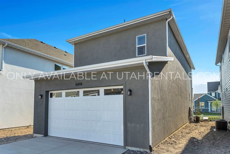 South Jordan House: 11474 S Andover Rd