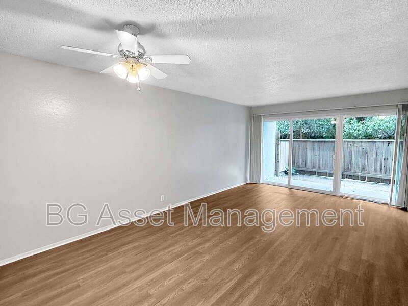 Hayward Condo: 944 Fletcher Lane