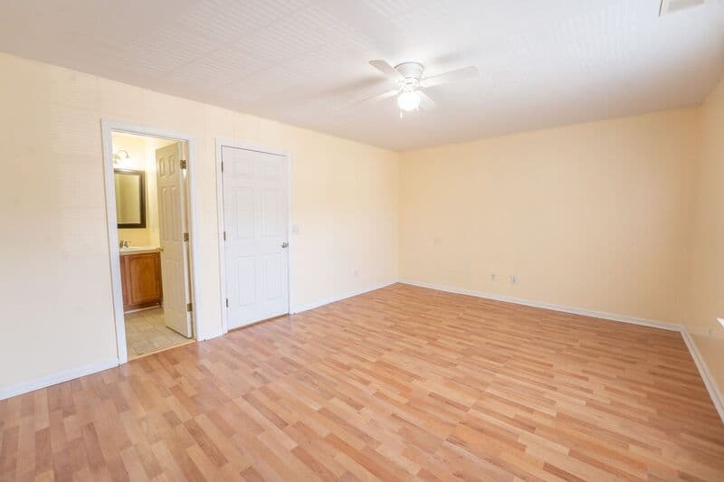 Port Wentworth House: 7 Gimbal Cir