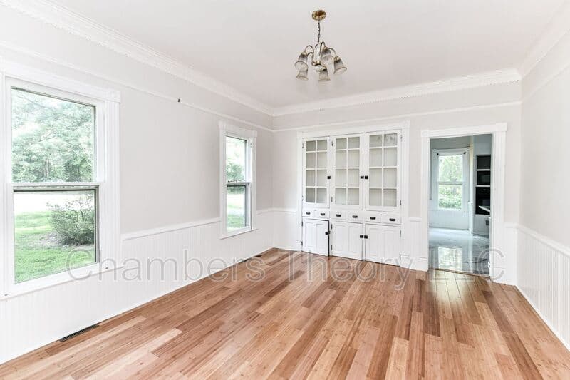 Dunn Loring House: 2415 Sandburg St