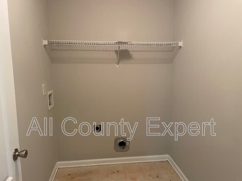 Snellville House: 2370 Temple View Ct
