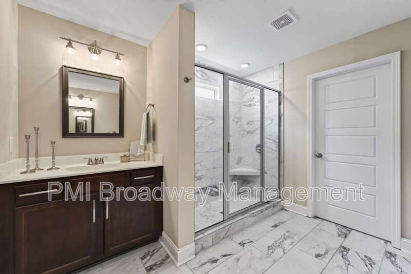 Clarksville House: 488 Kinslow Court