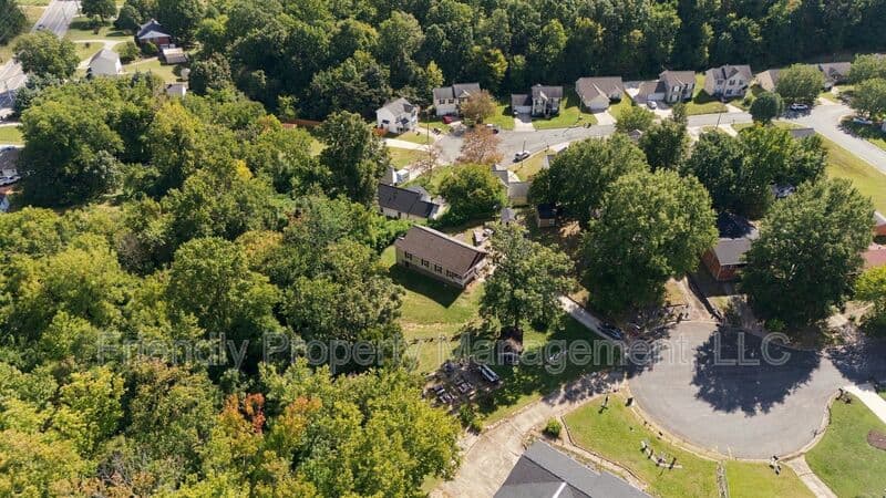 Greensboro House: 1 Llano Ct
