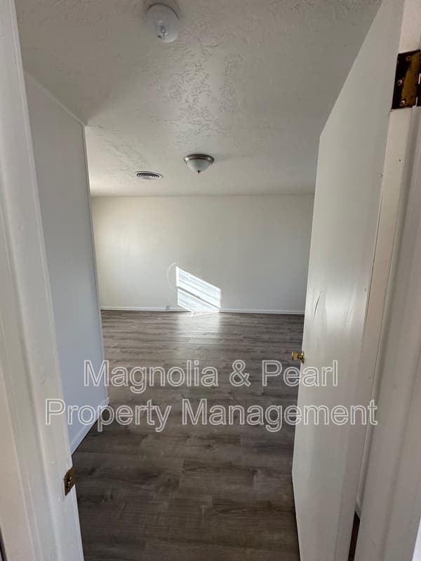 Parma House: 712 East Grove Avenue