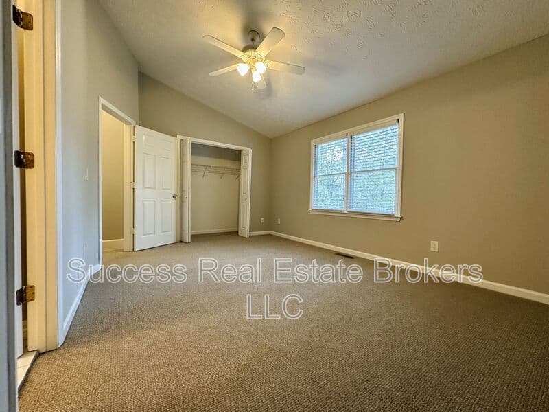 Kennesaw House: 1016 Kennesborough Rd NW