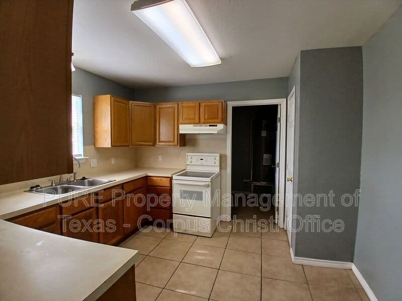 Corpus Christi House: 1941 Sunnycrest St