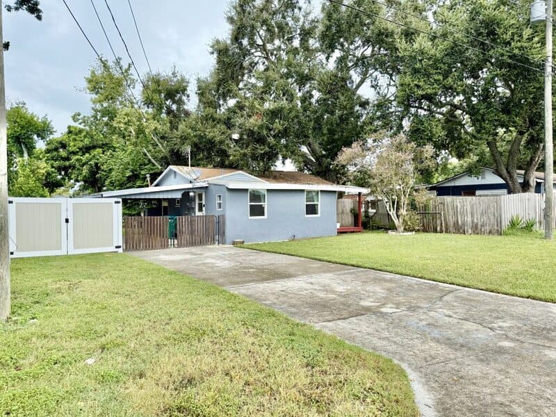 St. Petersburg House: 4528 70th Street North