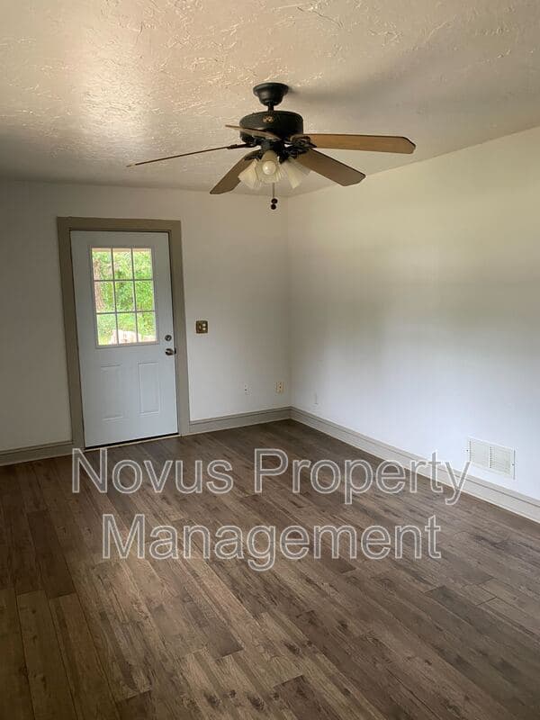 Carrollton House: 1408 Stripling Chapel Road