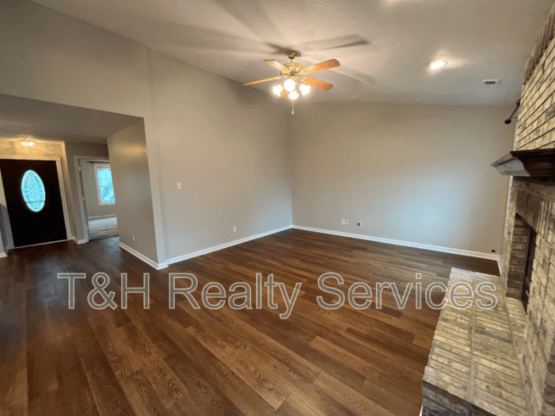Mooresville House: 249 Pineview Drive