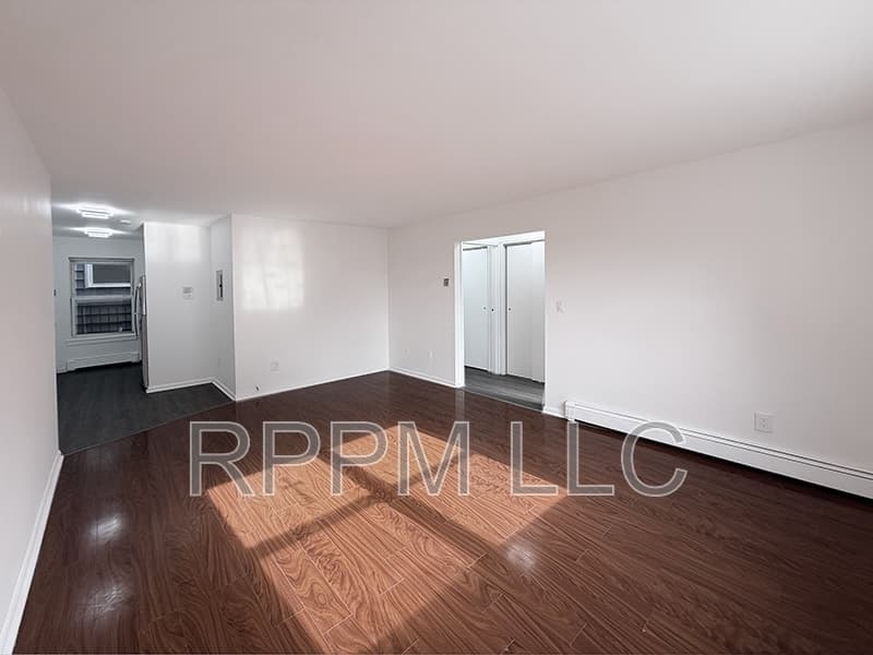Belleville Condo: 19 Van Rensselear St #4