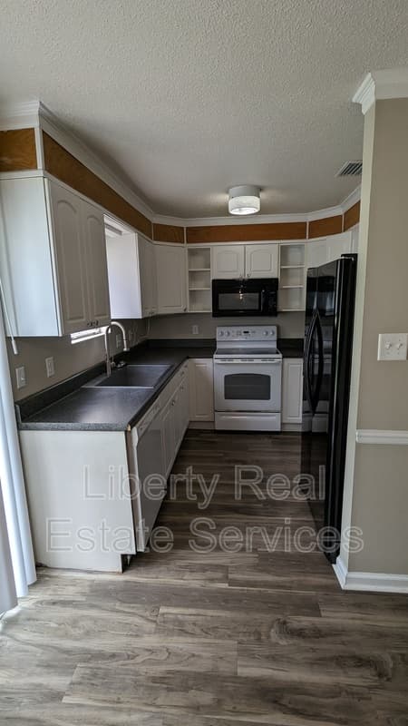 Hinesville Condo: 1100 Pineland Ave