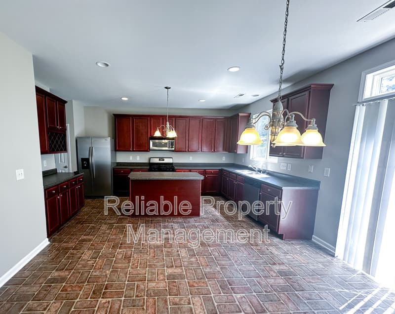 Clayton House: 136 Smart Ct