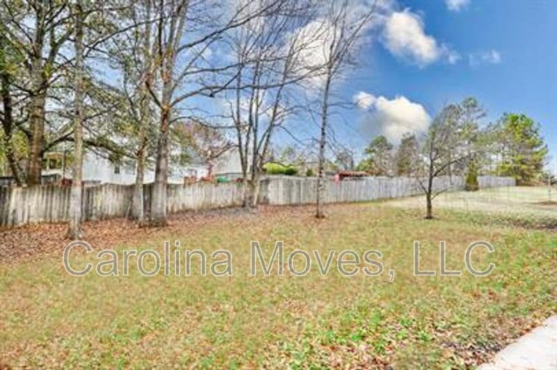 Taylors House: 302 Shellbark Drive