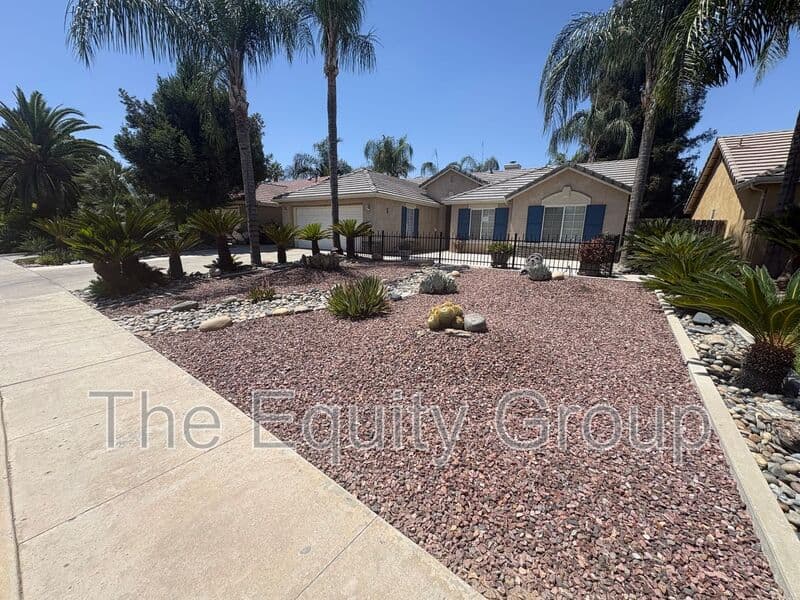Visalia House: 2935 South Aspen St