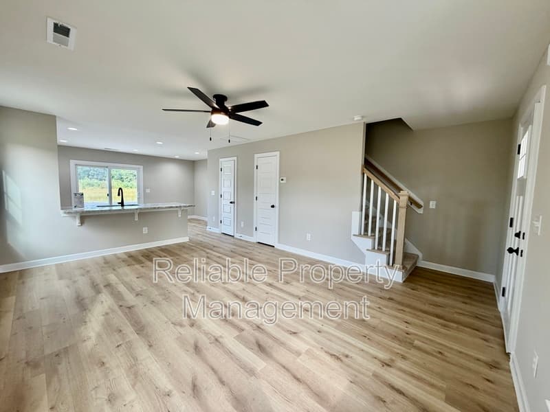 Pine Level Townhome: 422 W Main St