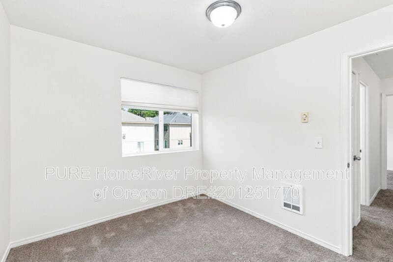 Portland House: 141 NE 147th Ave