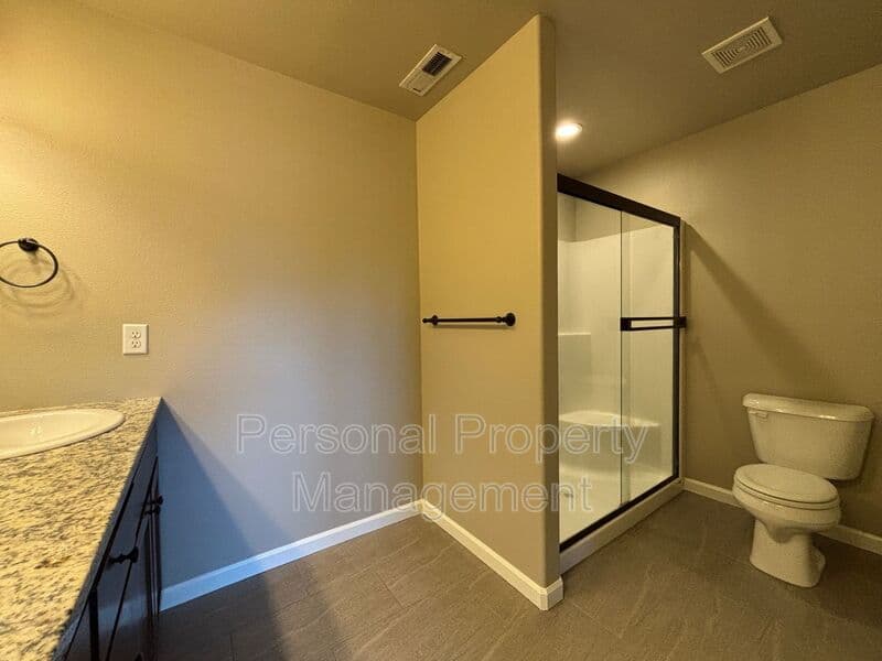 Vancouver House: 3303 NE 43rd Pl