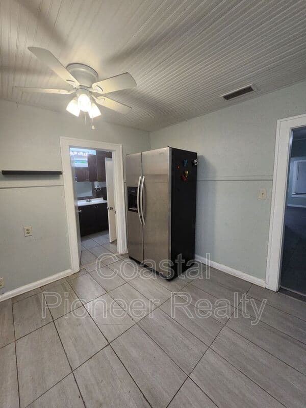 St Petersburg House: 701 Newton Ave S