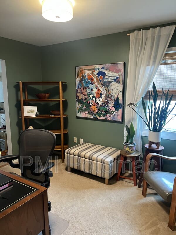 Bowie House: 12618 Kavanaugh Ln