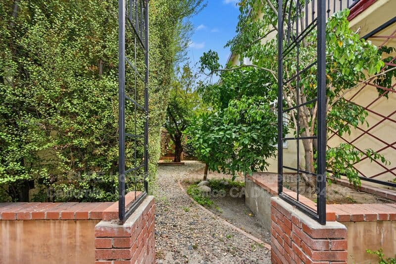 Santa Monica House: 1527 Harvard St